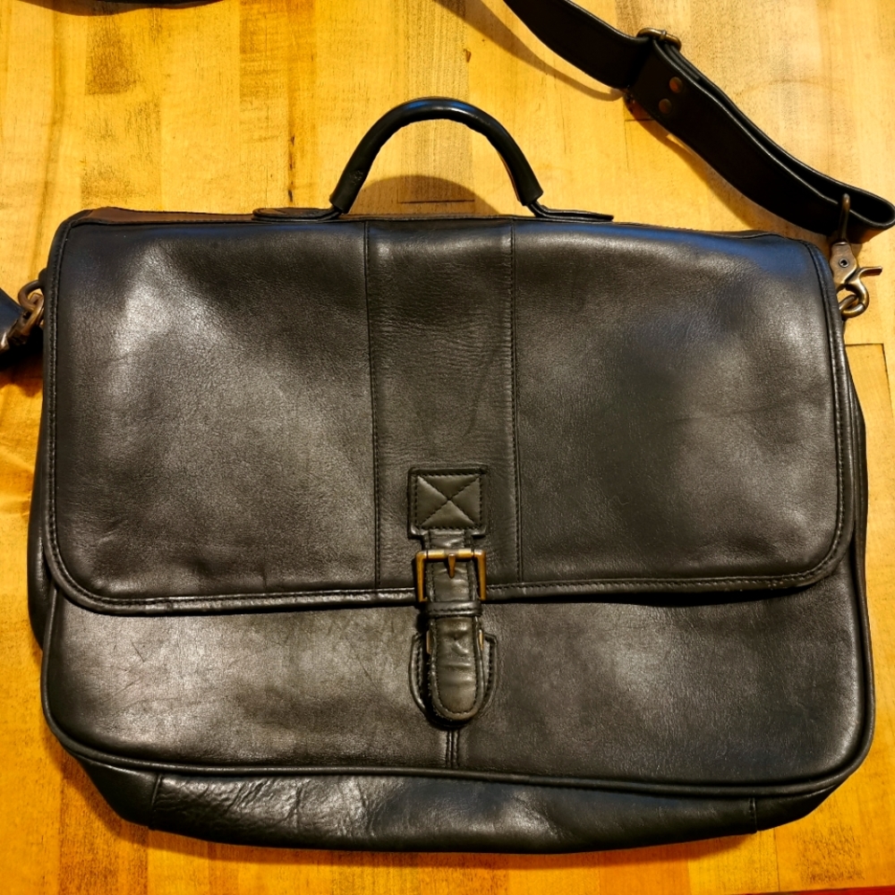 Ellington leather messenger bag